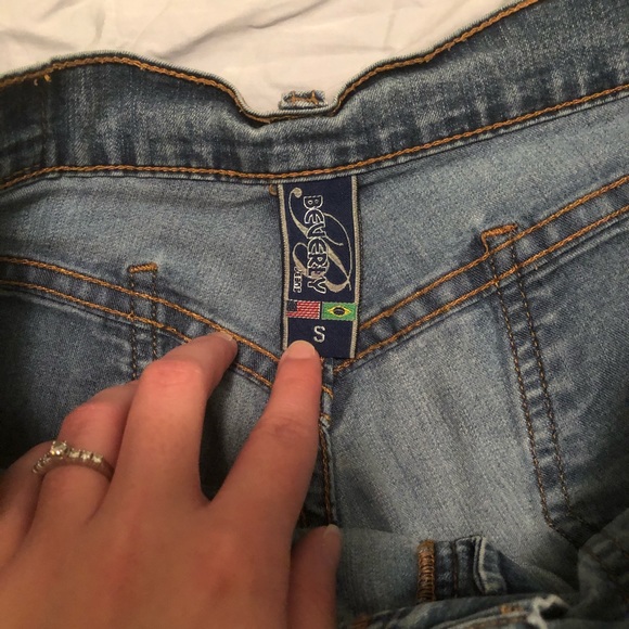 Short shorts - Picture 3 of 6